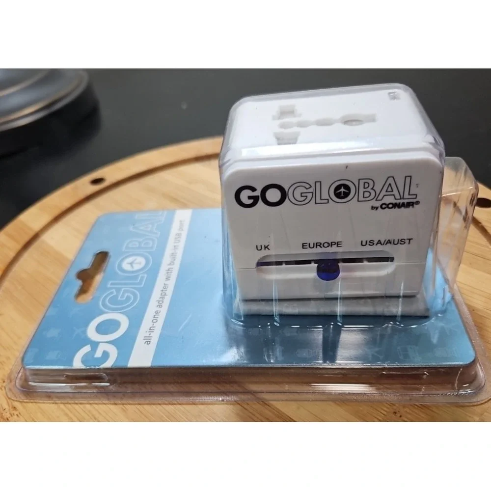 NIB Go Global All in One Adapter W/ Built in USB Port CONAIR GG250AD-320 New NOS